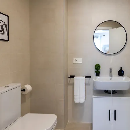 New! Luxury 3br With Pool & Free Parking * Tomares