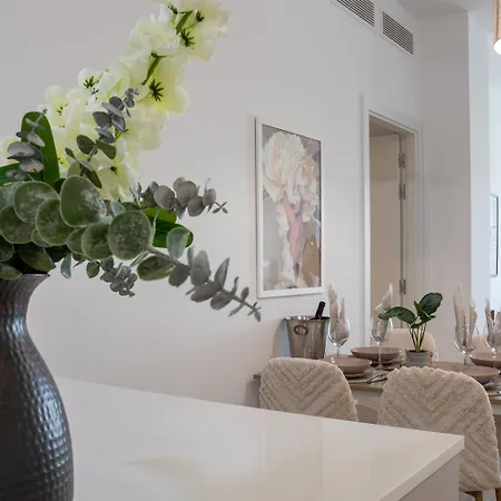 New! Luxury 3br With Pool & Free Parking Apartment Tomares