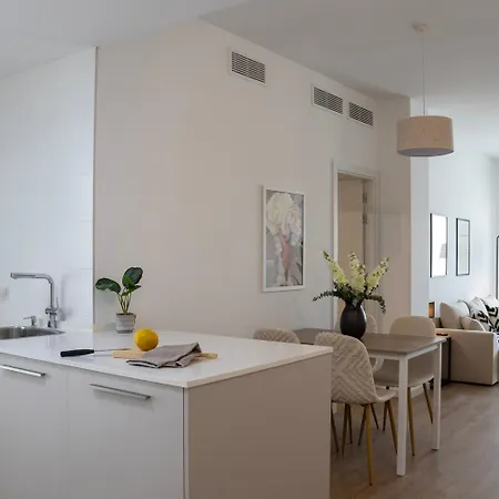 New! Luxury 3br With Pool & Free Parking Tomares
