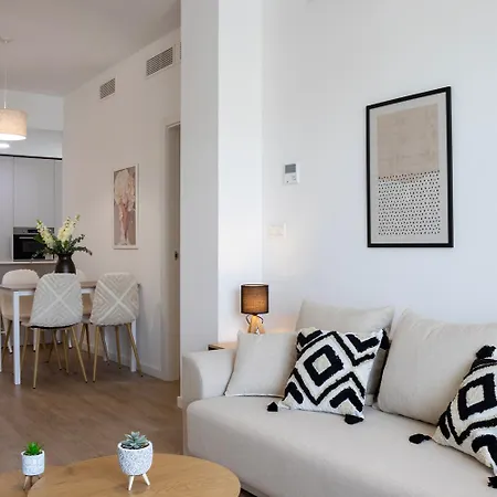 New! Luxury 3br With Pool & Free Parking * Tomares