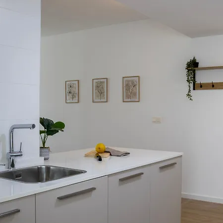 New! Luxury 3br With Pool & Free Parking Apartment *
