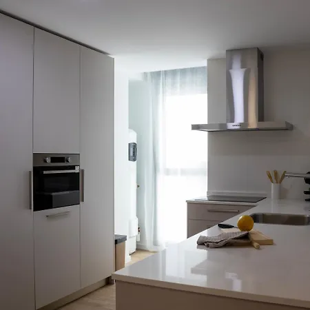 New! Luxury 3br With Pool & Free Parking *