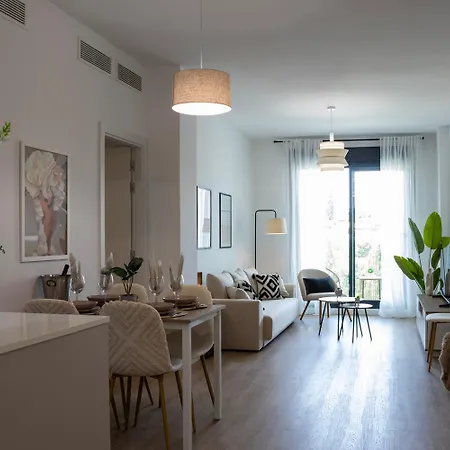 New! Luxury 3br With Pool & Free Parking Apartment Tomares